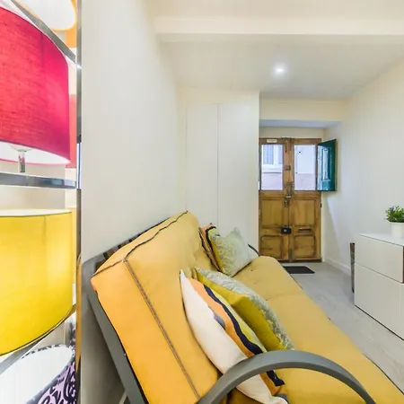 Tram Hideaway | Bica Apartment *