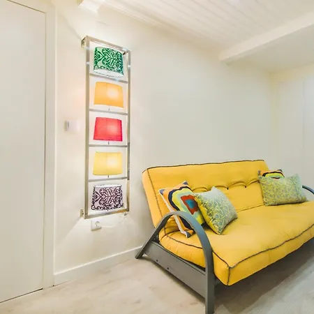 Tram Hideaway | Bica Apartment *