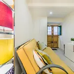 Tram Hideaway | Bica Apartment *